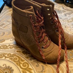 Girls sorel wedge boots
